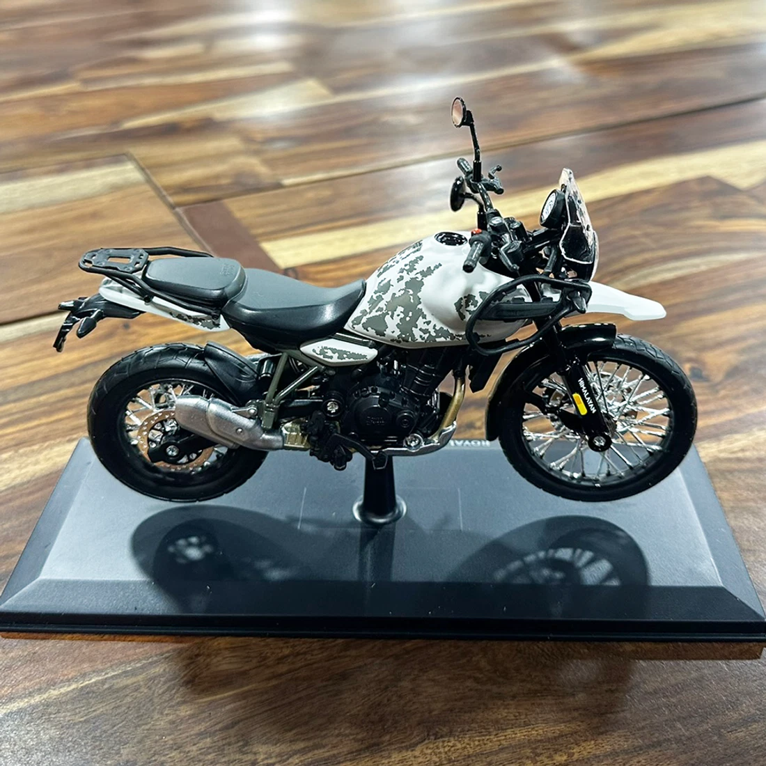 GENUINE ROYAL ENFIELD NEW HIMALAYAN 450 1:12 SCALE MODEL - WHITE, FAST DISPATCH!